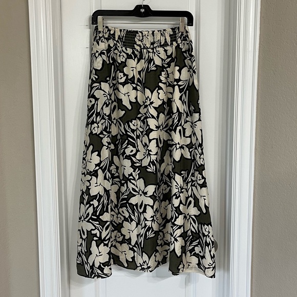 Evereve Floral Carson Skirt - Picture 3 of 6